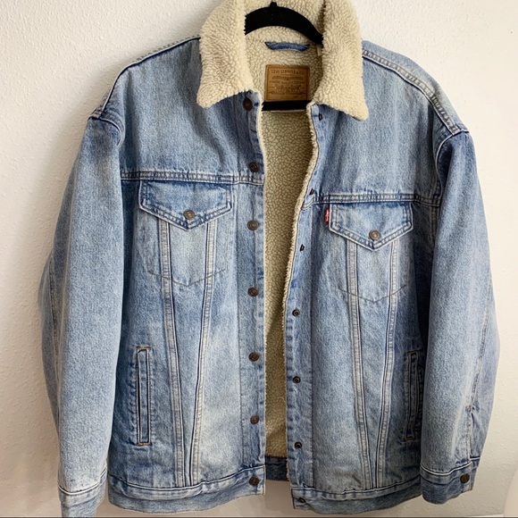 urban outfitters levis sherpa jacket